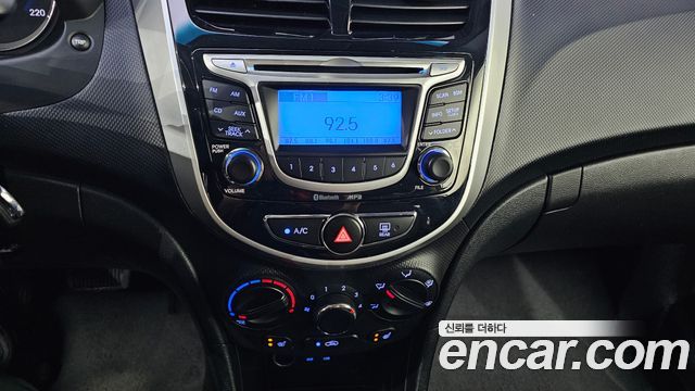 Hyundai Accent 2015 — photo 15