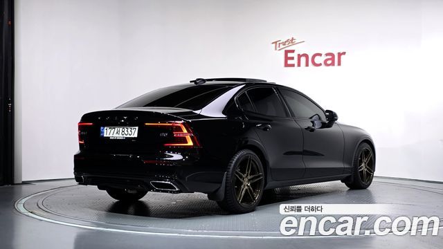 Volvo S60 2022 — photo 2