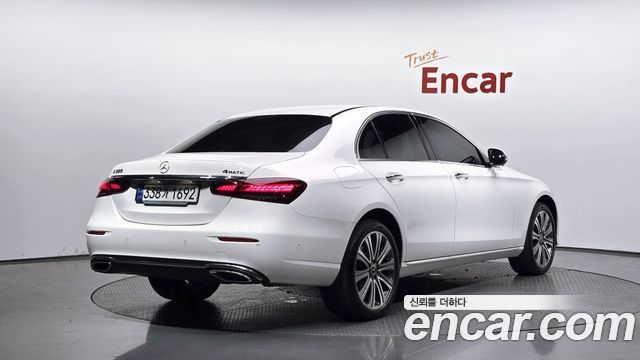 Mercedes-Benz E-Class 2023 — photo 2