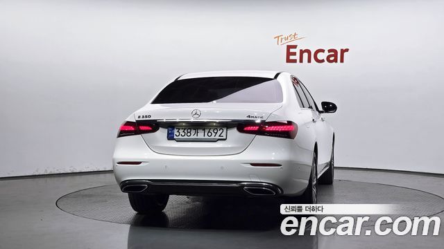 Mercedes-Benz E-Class 2023 — photo 4