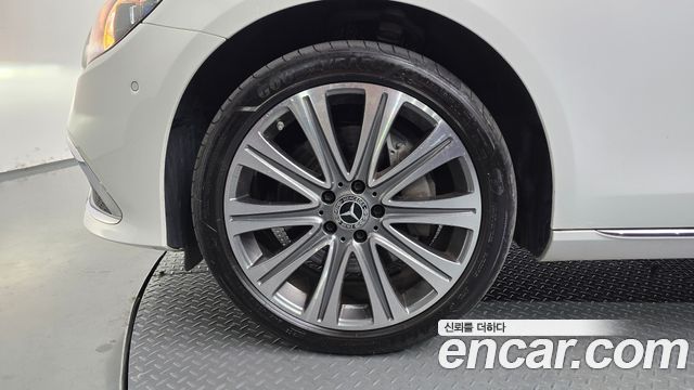 Mercedes-Benz E-Class 2023 — photo 5