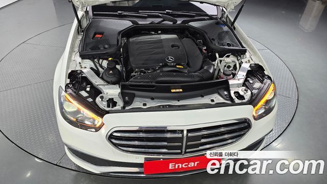 Mercedes-Benz E-Class 2023 — photo 6