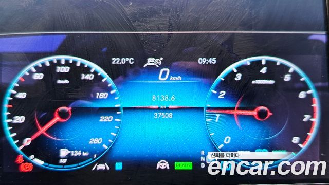 Mercedes-Benz E-Class 2023 — photo 11