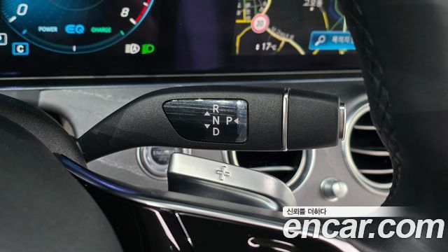 Mercedes-Benz E-Class 2023 — photo 12