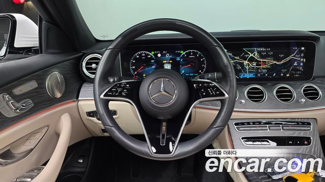 Mercedes-Benz E-Class 2023 — photo 18