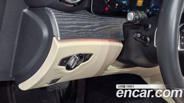 Mercedes-Benz E-Class 2023 — photo 19
