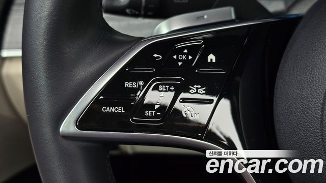Mercedes-Benz E-Class 2023 — photo 21