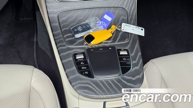 Mercedes-Benz E-Class 2023 — photo 25