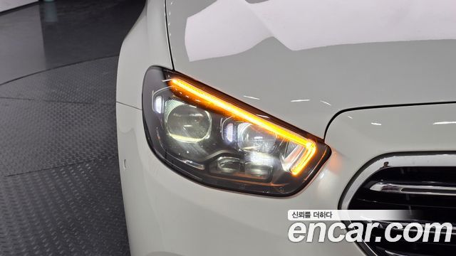 Mercedes-Benz E-Class 2023 — photo 8