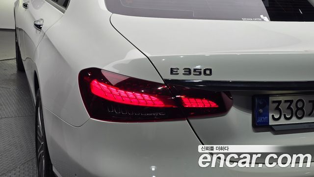 Mercedes-Benz E-Class 2023 — photo 9