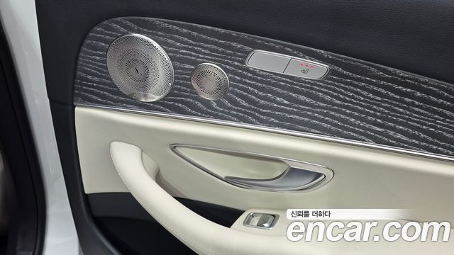 Mercedes-Benz E-Class 2023 — photo 30