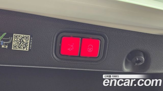 Mercedes-Benz E-Class 2023 — photo 32