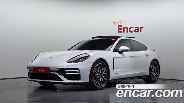 Porsche Panamera 2021 — photo 1