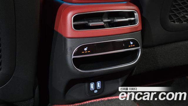 Genesis GV70 2021 — photo 18