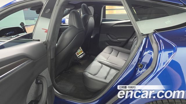 Tesla Model S 2023 — photo 17