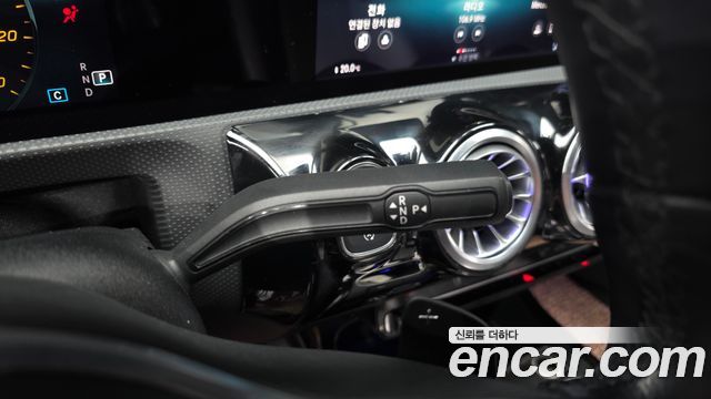 Mercedes-Benz A-Class 2020 — photo 9
