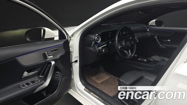 Mercedes-Benz A-Class 2020 — photo 10