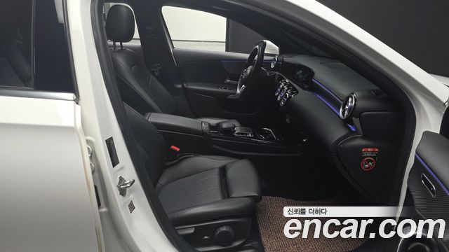 Mercedes-Benz A-Class 2020 — photo 11
