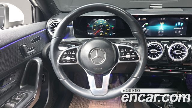 Mercedes-Benz A-Class 2020 — photo 13