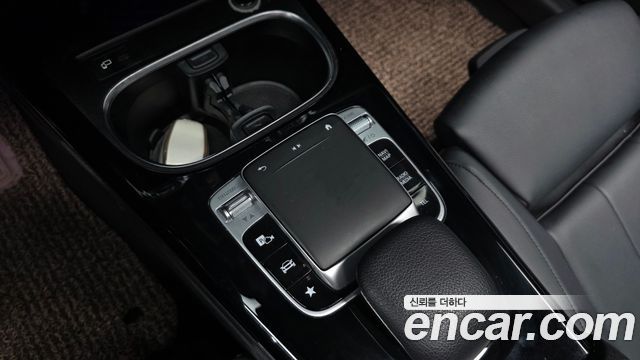 Mercedes-Benz A-Class 2020 — photo 19