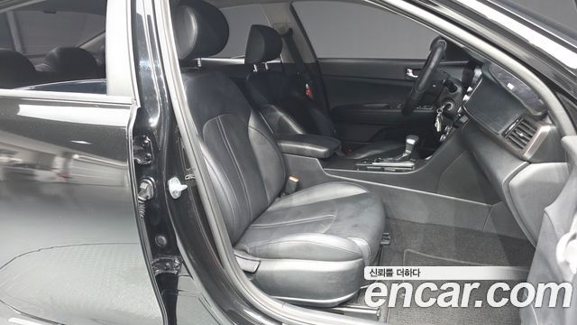 Kia K5 2016 — photo 17