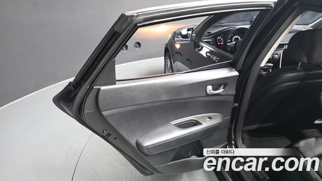 Kia K5 2016 — photo 15