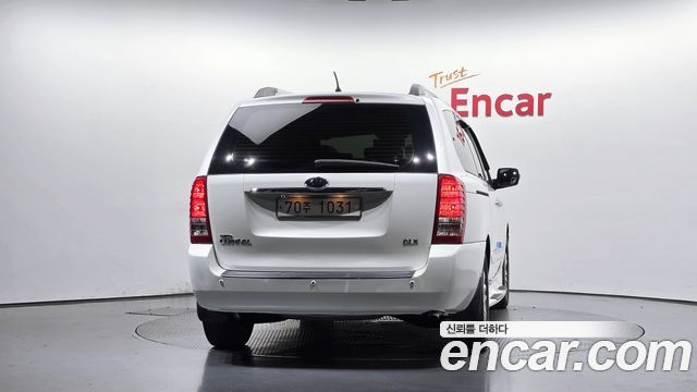 Kia Canival 2011 — photo 4