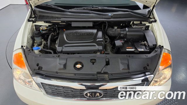 Kia Canival 2011 — photo 6