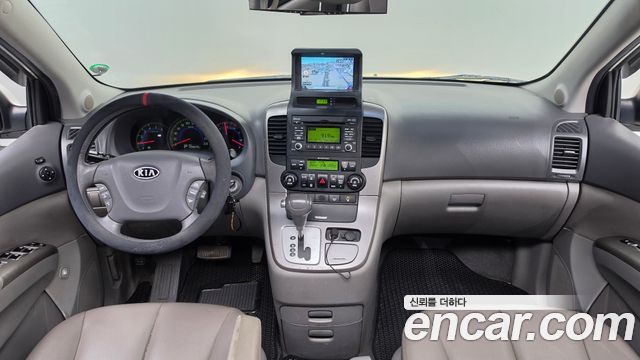 Kia Canival 2011 — photo 10
