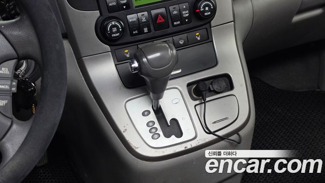 Kia Canival 2011 — photo 12