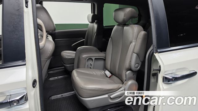 Kia Canival 2011 — photo 17