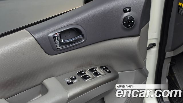 Kia Canival 2011 — photo 25
