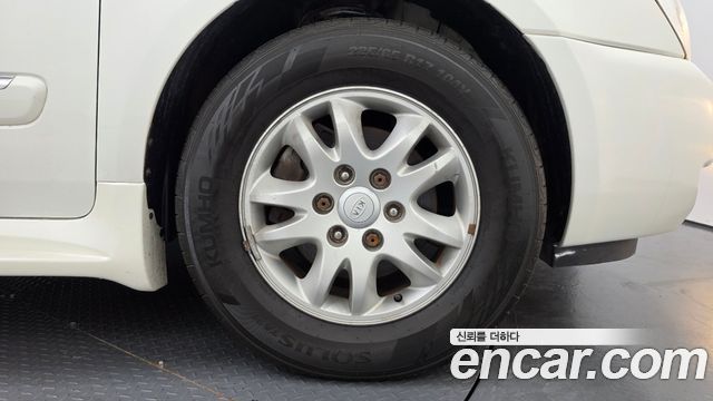 Kia Canival 2011 — photo 7