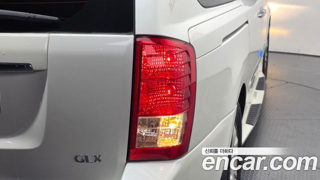 Kia Canival 2011 — photo 9