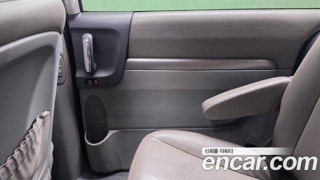 Kia Canival 2011 — photo 15