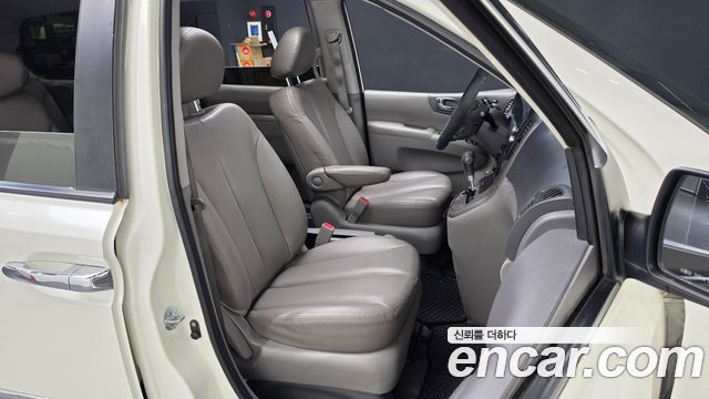 Kia Canival 2011 — photo 16