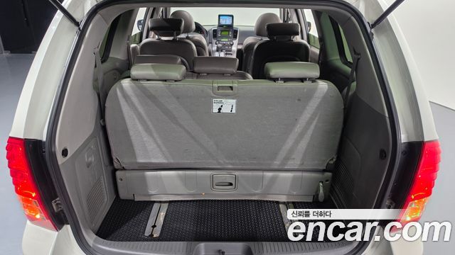 Kia Canival 2011 — photo 30