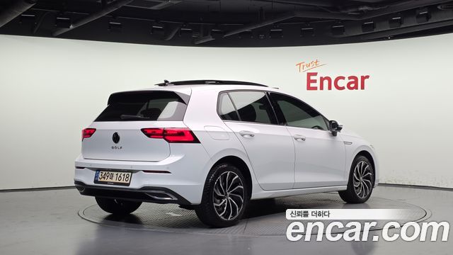 Volkswagen Golf 2022 — photo 2