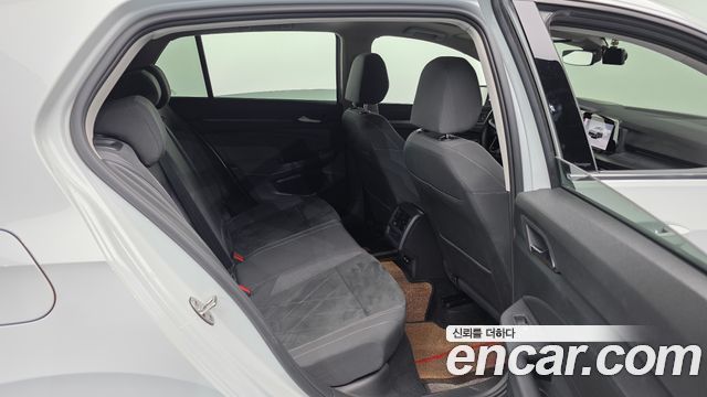 Volkswagen Golf 2022 — photo 12
