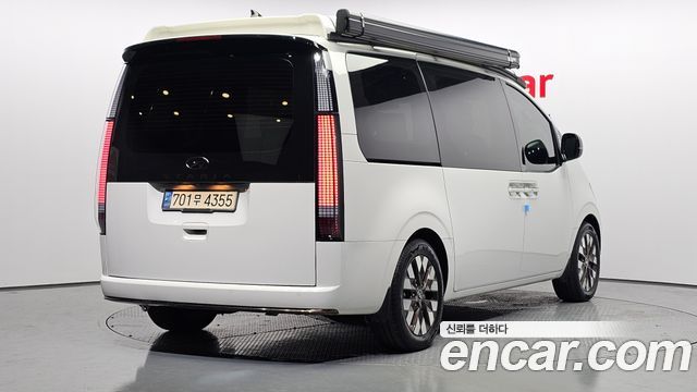 Hyundai Staria 2023 — photo 2