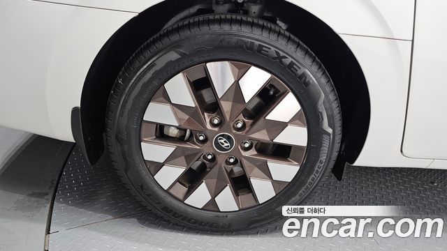 Hyundai Staria 2023 — photo 5
