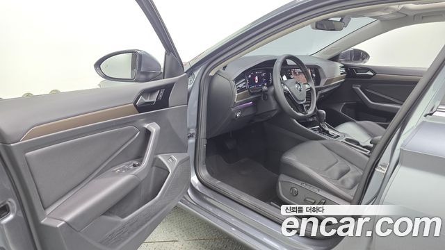 Volkswagen Jetta 2021 — photo 13
