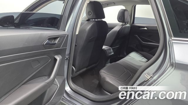 Volkswagen Jetta 2021 — photo 18