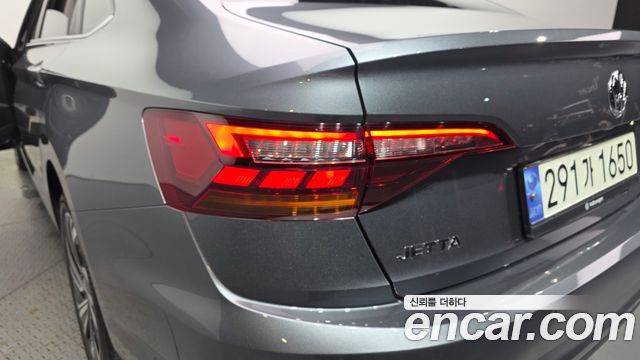 Volkswagen Jetta 2021 — photo 9