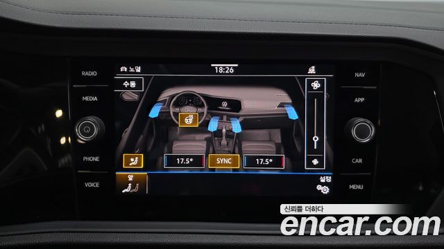 Volkswagen Jetta 2021 — photo 32