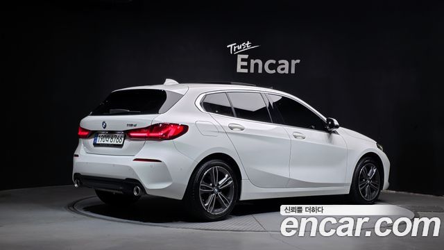 BMW 1-Series 2021 — photo 2