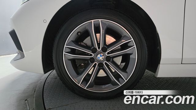 BMW 1-Series 2021 — photo 5