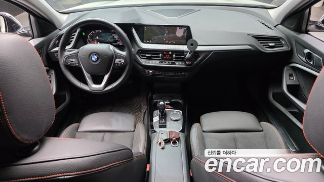 BMW 1-Series 2021 — photo 10