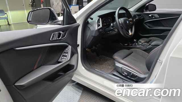 BMW 1-Series 2021 — photo 13