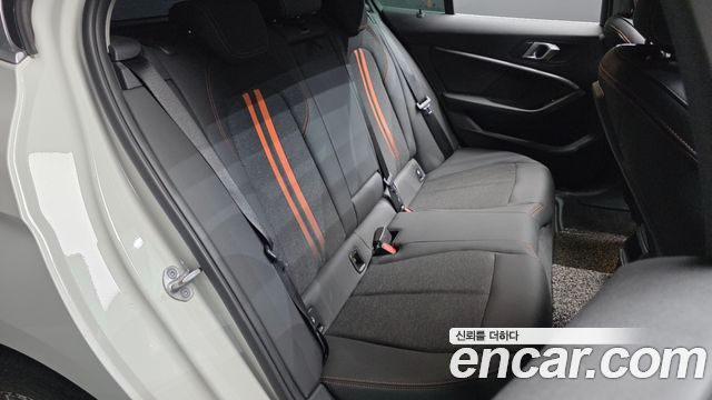 BMW 1-Series 2021 — photo 17